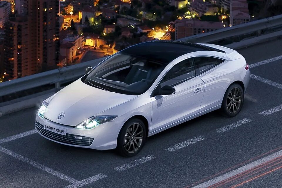 Рено купе фото Как неприятности вылились в новый стайлинг - Renault Laguna Coupe, 2 л, 2012 год