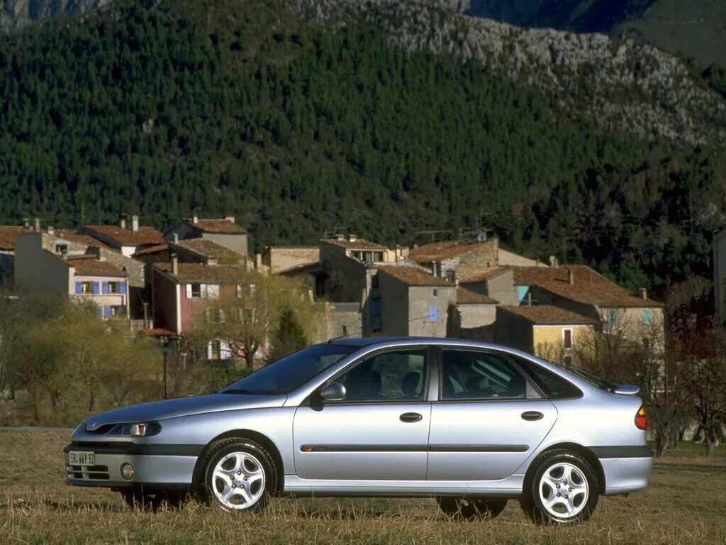 Рено лагуна 1 фото Renault Laguna 1 поколение, лифтбек - технические характеристики, модельный ряд,