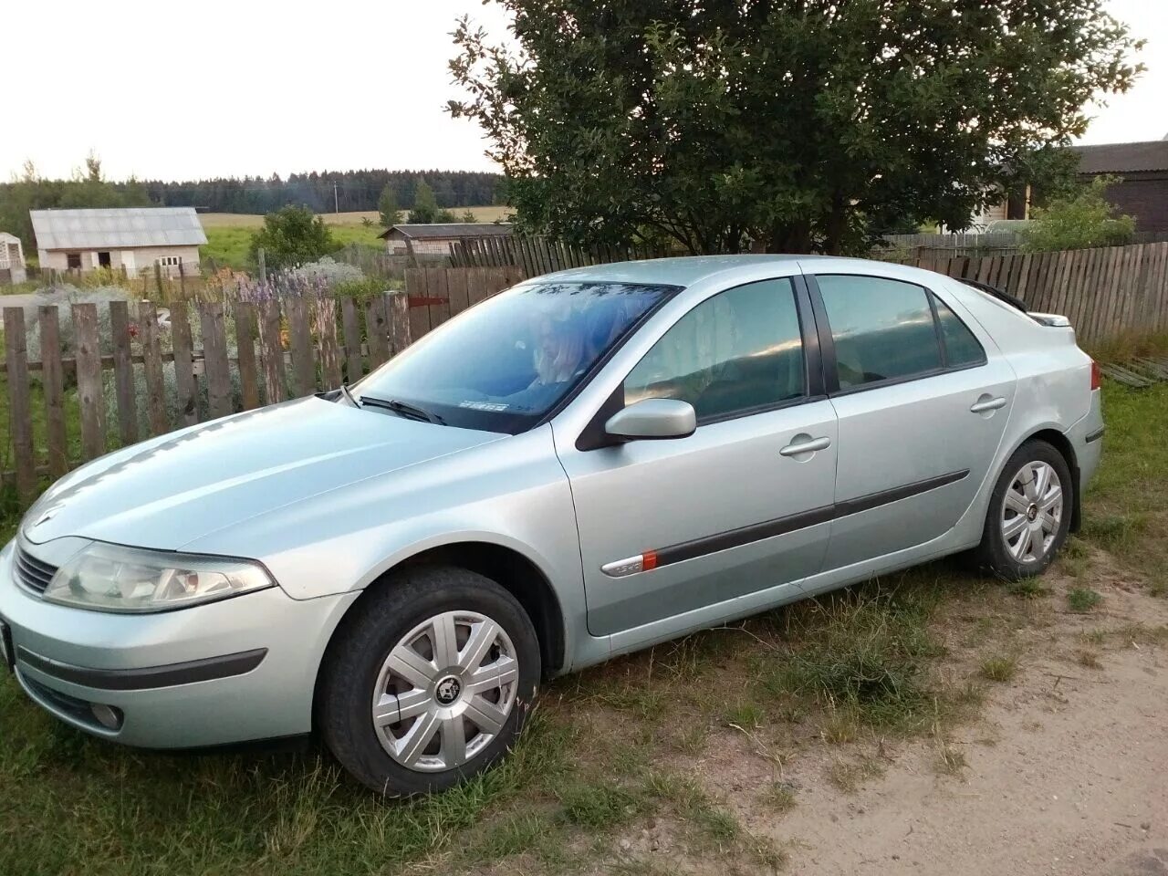 Рено лагуна 2 фото Новая жизнь молдингов - Renault Laguna II, 1,9 л, 2001 года стайлинг DRIVE2