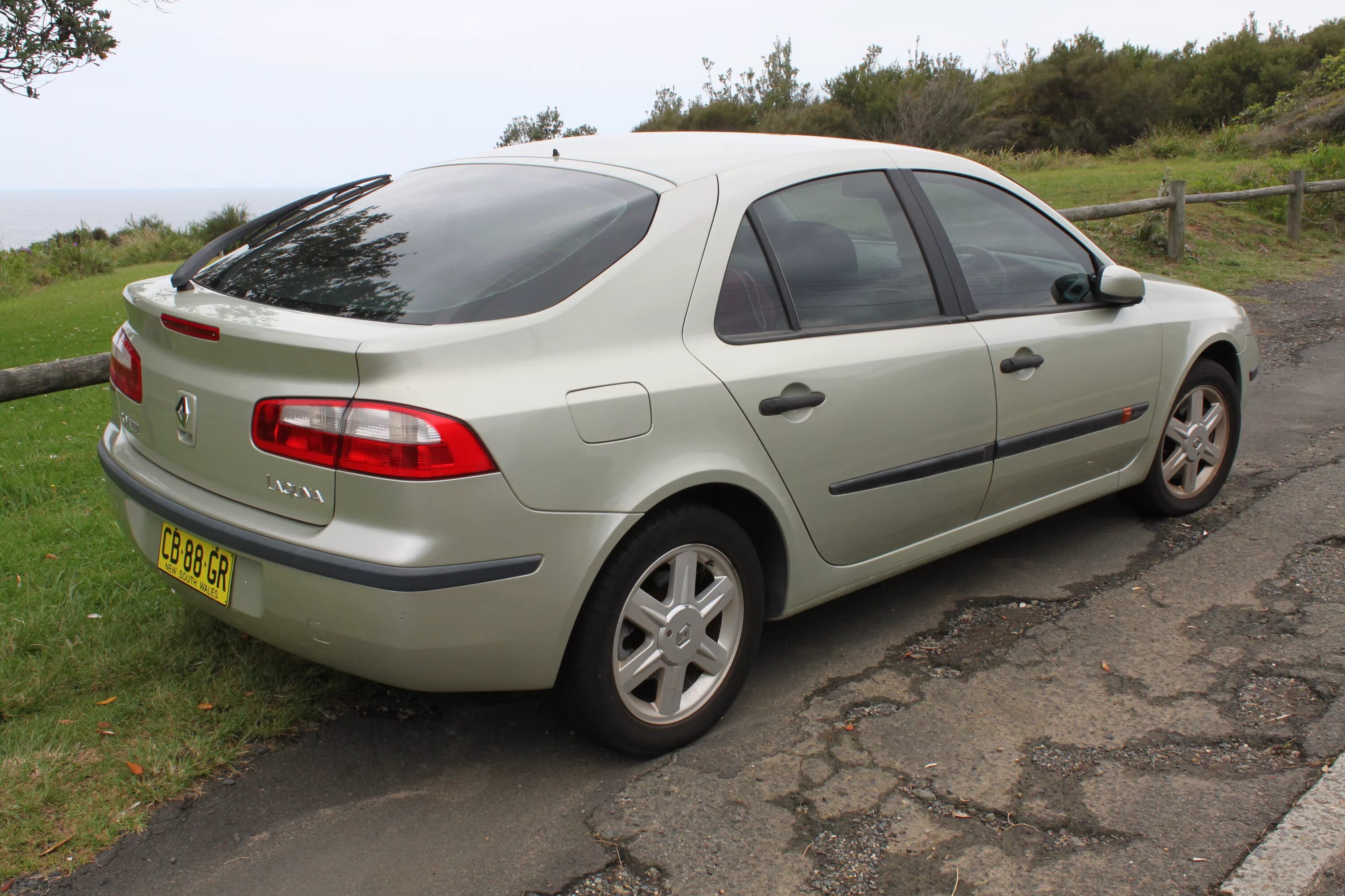 Рено лагуна 2 фото File:2002 Renault Laguna (X74) Authentique hatchback (24970151951).jpg - Wikiped