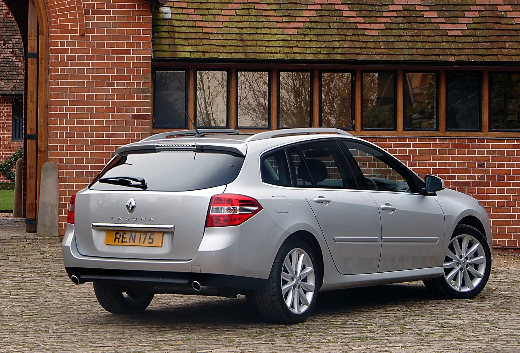 Рено лагуна 3 универсал фото Used Renault Laguna Sport Tourer (2008 - 2012) Review Parkers