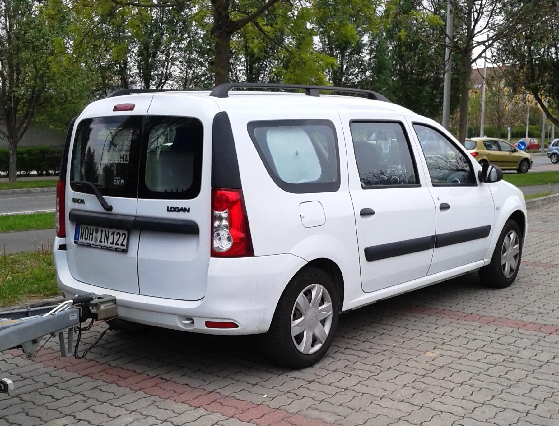 Рено ларгус фото "WOH IN 122" фото Dacia Logan MCV. Германия