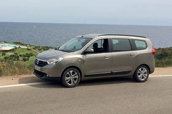 Рено лоджи фото Dacia Lodgy: 100.000-Kilometer-Dauertest - AUTO BILD