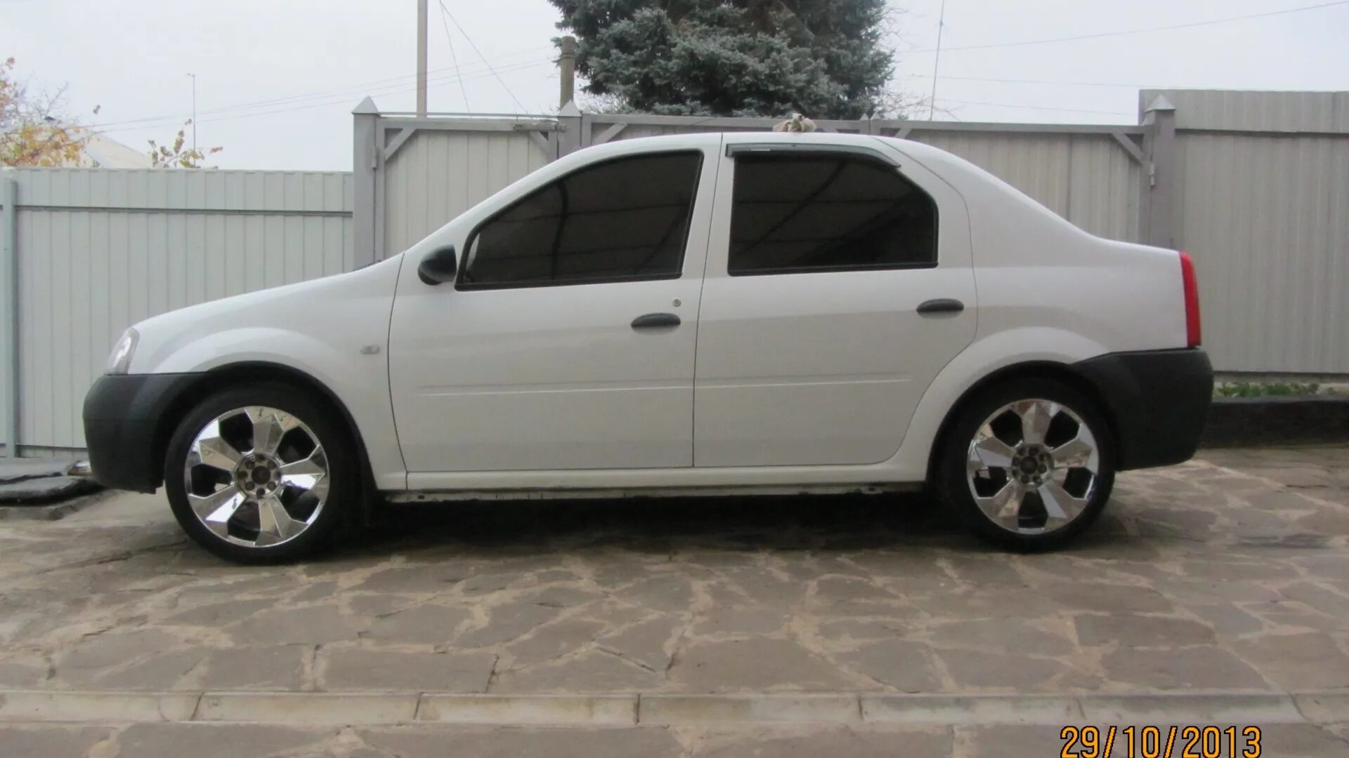 Рено логан 2 на дисках фото Renault Logan (1G) 1.4 бензиновый 2009 vault r17 на DRIVE2