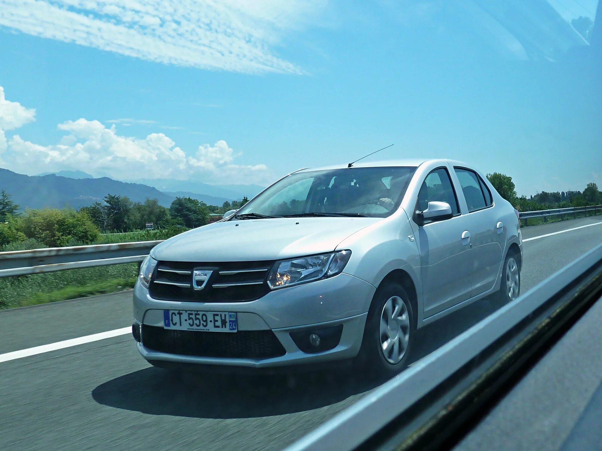 Рено логан фото "CT-559-EW" фото Dacia Logan. Франция