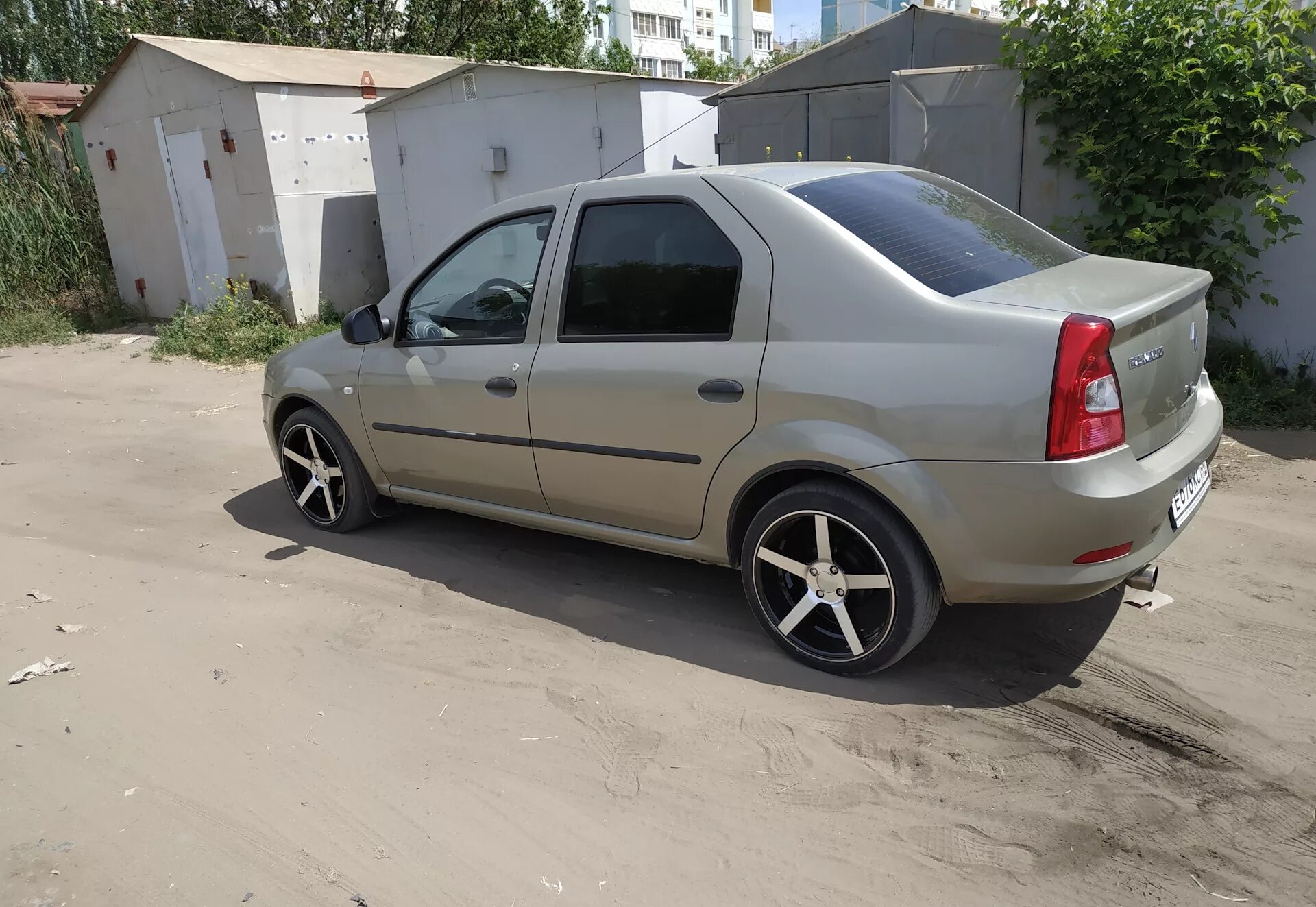 Рено логан литые диски фото Установка колес R17 - Renault Logan (1G), 1,6 л, 2012 года тюнинг DRIVE2