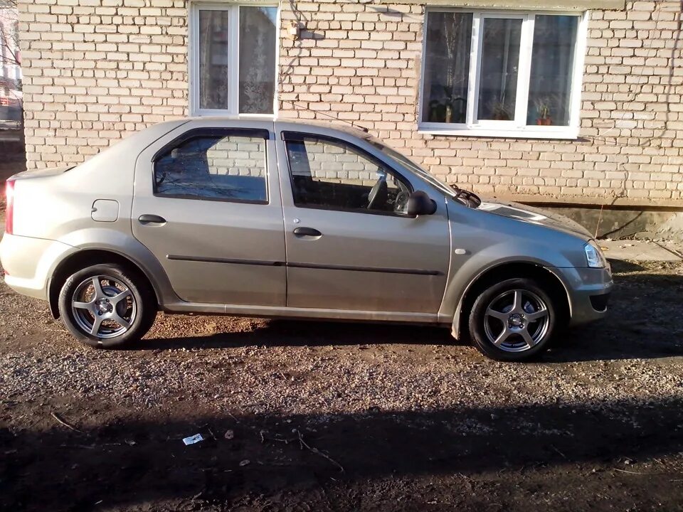 Рено логан литые диски фото обул сандали - Renault Logan (1G), 1,6 л, 2010 года колёсные диски DRIVE2