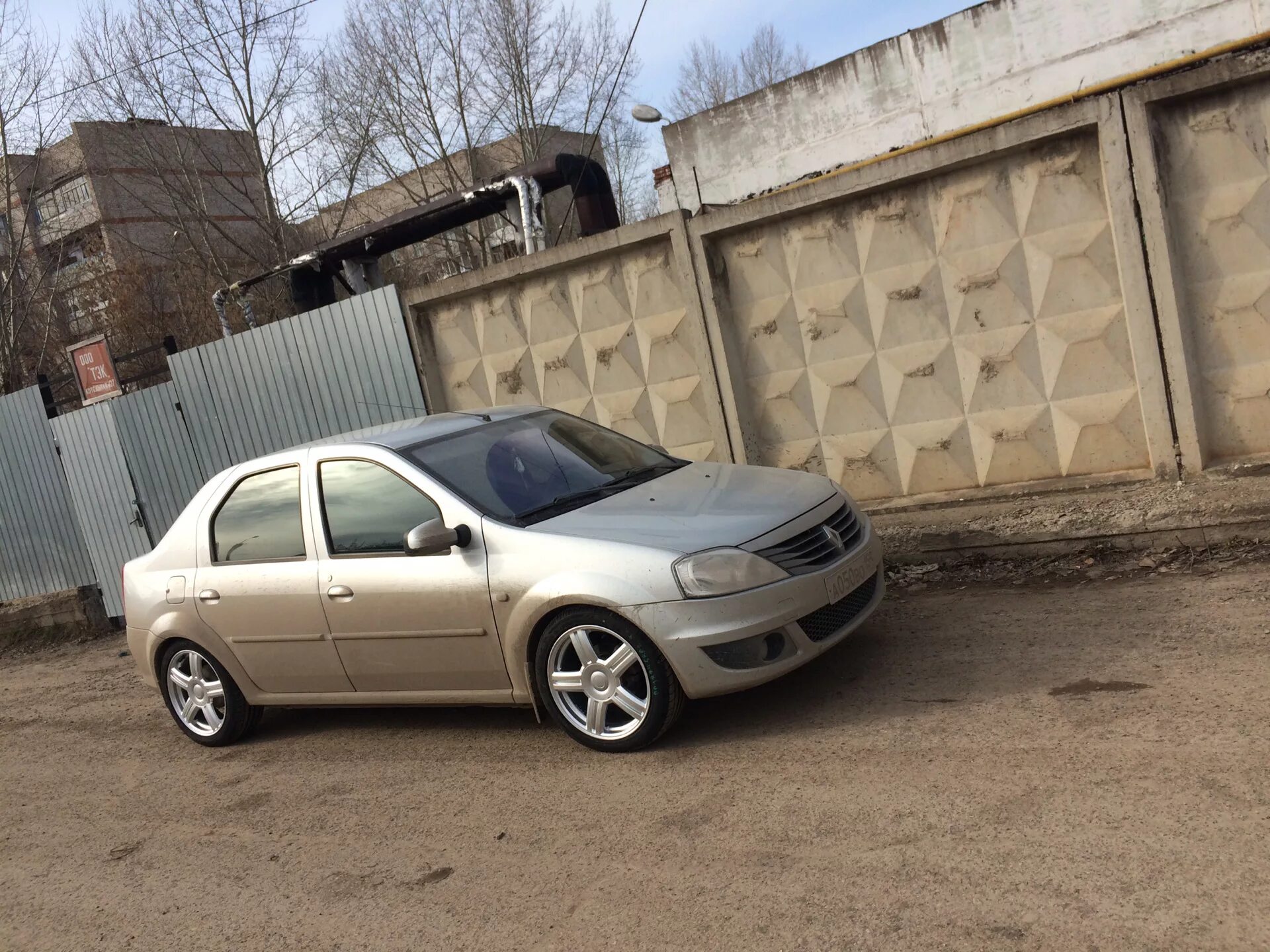 Рено логан на 17 дисках фото На Торусах. - Renault Logan (1G), 1,6 л, 2012 года колёсные диски DRIVE2