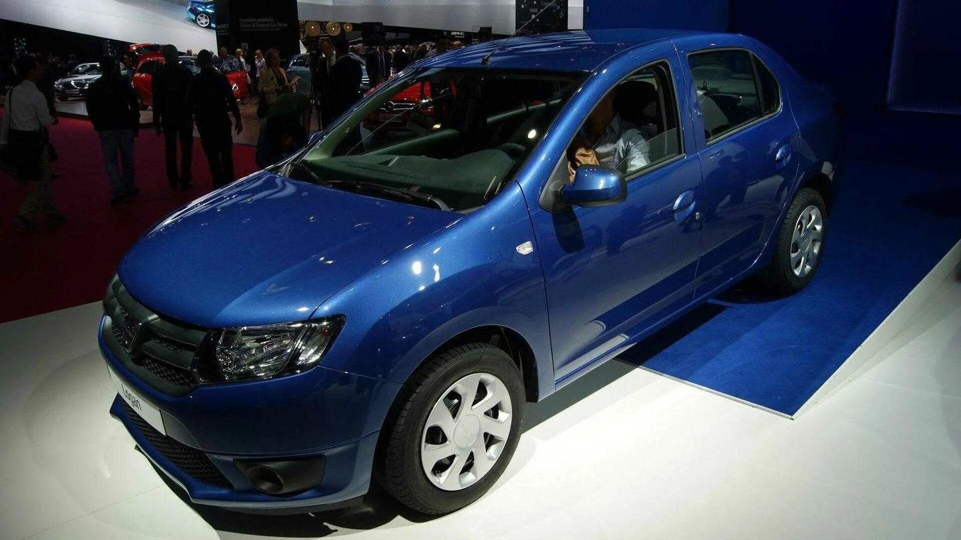 Рено логан последняя модель фото Dacia Revises Sandero, Stepway and Logan For 2016 Paris Auto Expo