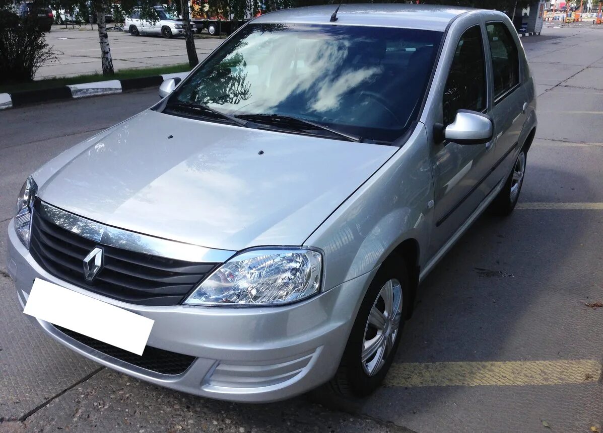 Рено логан серебристый фото Аренда Renault Logan с водителем в Санкт-Петербурге Прокат Рено Логан в СПб