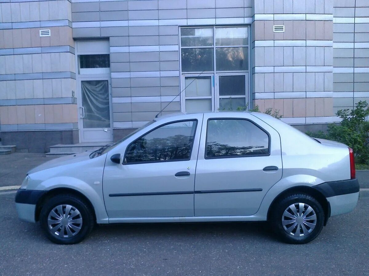 Рено логан серебристый фото Купить б/у Renault Logan I 1.6 MT (87 л.с.) бензин механика в Москве: серебристы