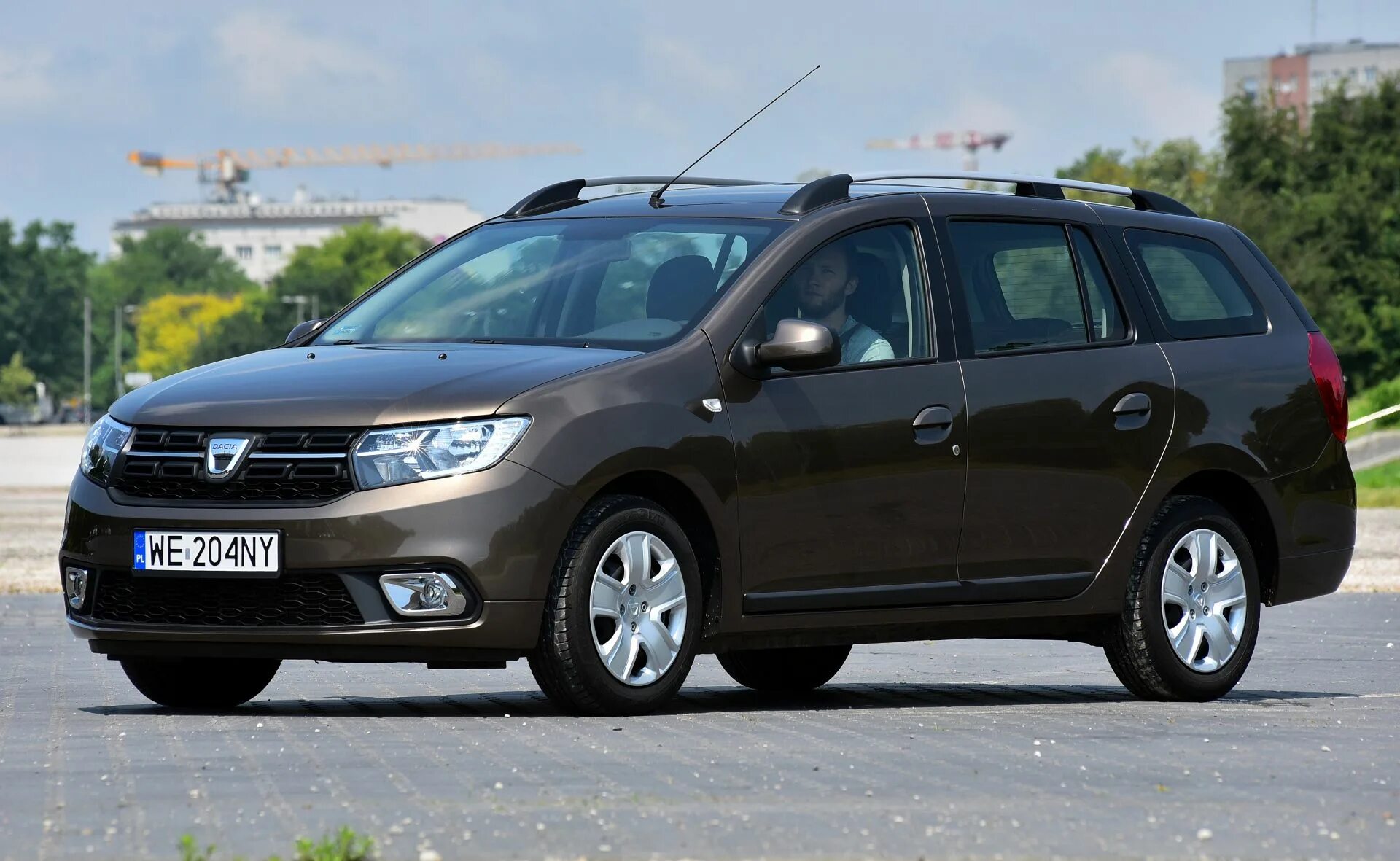 Dacia Logan 1.5 MT Laureate 2012 года выпуска - полная комплектация, стоимость и