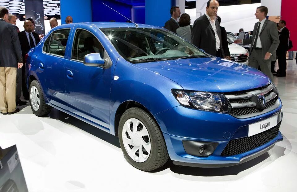 Рено логан в новом кузове фото Noua Dacia Logan, lansată la Salonul Auto de la Paris!