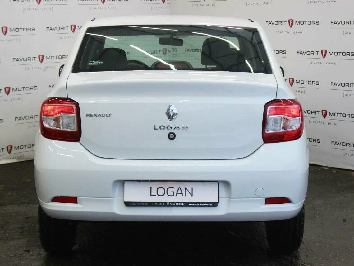 Рено логан вид сзади фото Купить новый Renault Logan II Рестайлинг 1.6 MT (82 л.с.) бензин механика в Моск