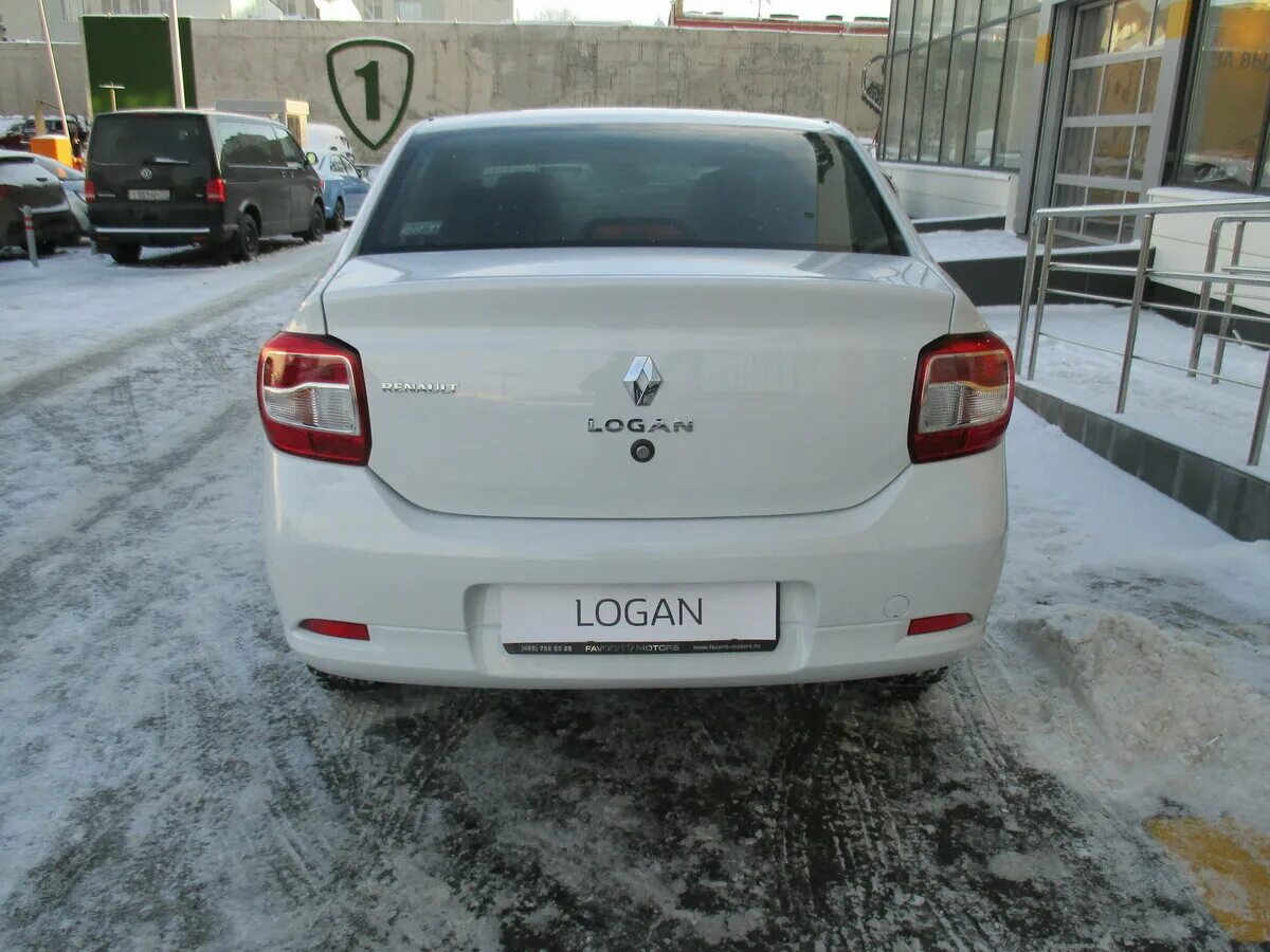 Рено логан вид сзади фото Купить новый Renault Logan II 1.6 MT (82 л.с.) бензин механика в Москве: белый Р