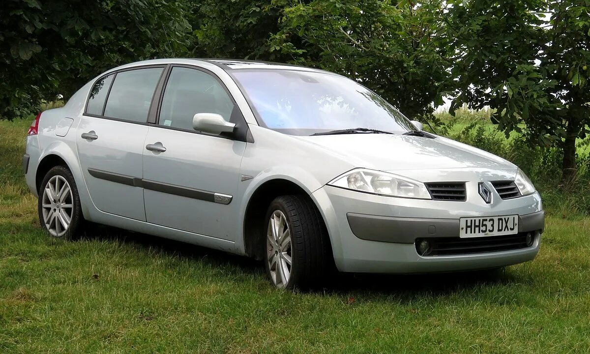 Рено меган 2 1.6 фото Файл:Renault Mégane II notchback registered September 2003 1998cc.jpg - Вікіпеді