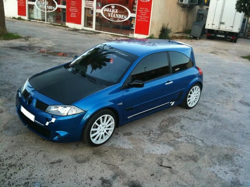 Пофоткался - Renault Megane II, 2 л, 2005 года фотография DRIVE2