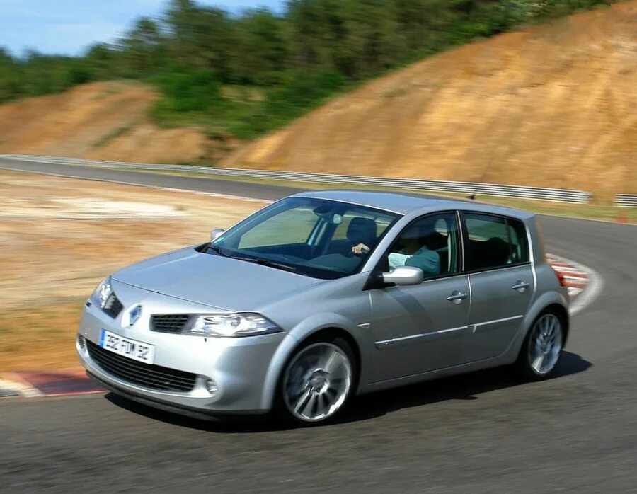 Рено меган 2 фото цена Renault Megane RS хетчбэк 5-дв., 2006–2016, 2 поколение рестайлинг - отзывы, фот