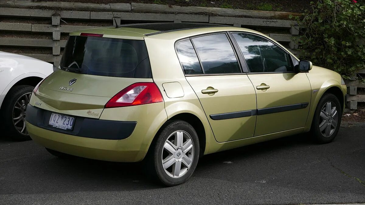 Рено меган 2 хэтчбек фото File:2005 Renault Mégane (X84) Estival 5-door hatchback (2015-06-08).jpg - Wikip