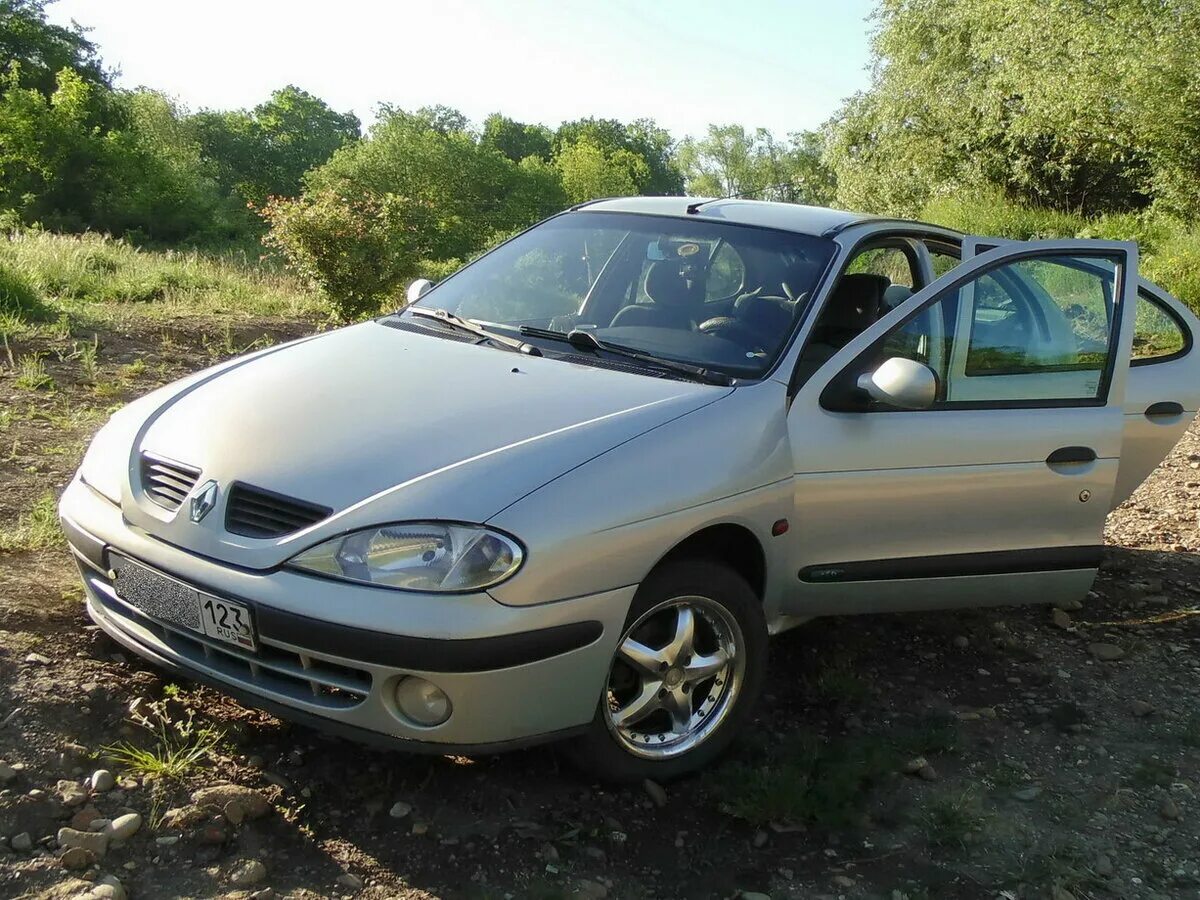 Рено меган 2001 года фото Купить б/у Renault Megane I Рестайлинг 1.4 MT (95 л.с.) бензин механика в Красно