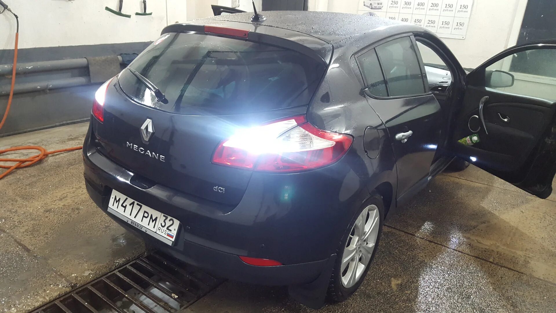 Рено меган 3 как заменить лампочки Светодиоды в задний ход - Renault Megane III, 1,5 л, 2010 года электроника DRIVE