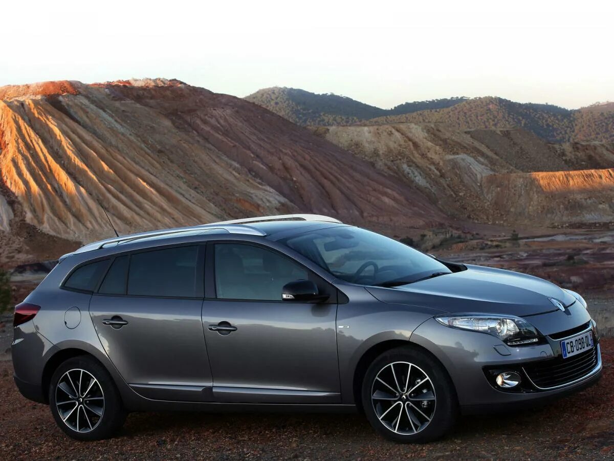 Рено меган 3 универсал фото Каталог автомобилей Renault Megane Megane III Универсал 5 дв., 1.4 MT (130 л.с.)