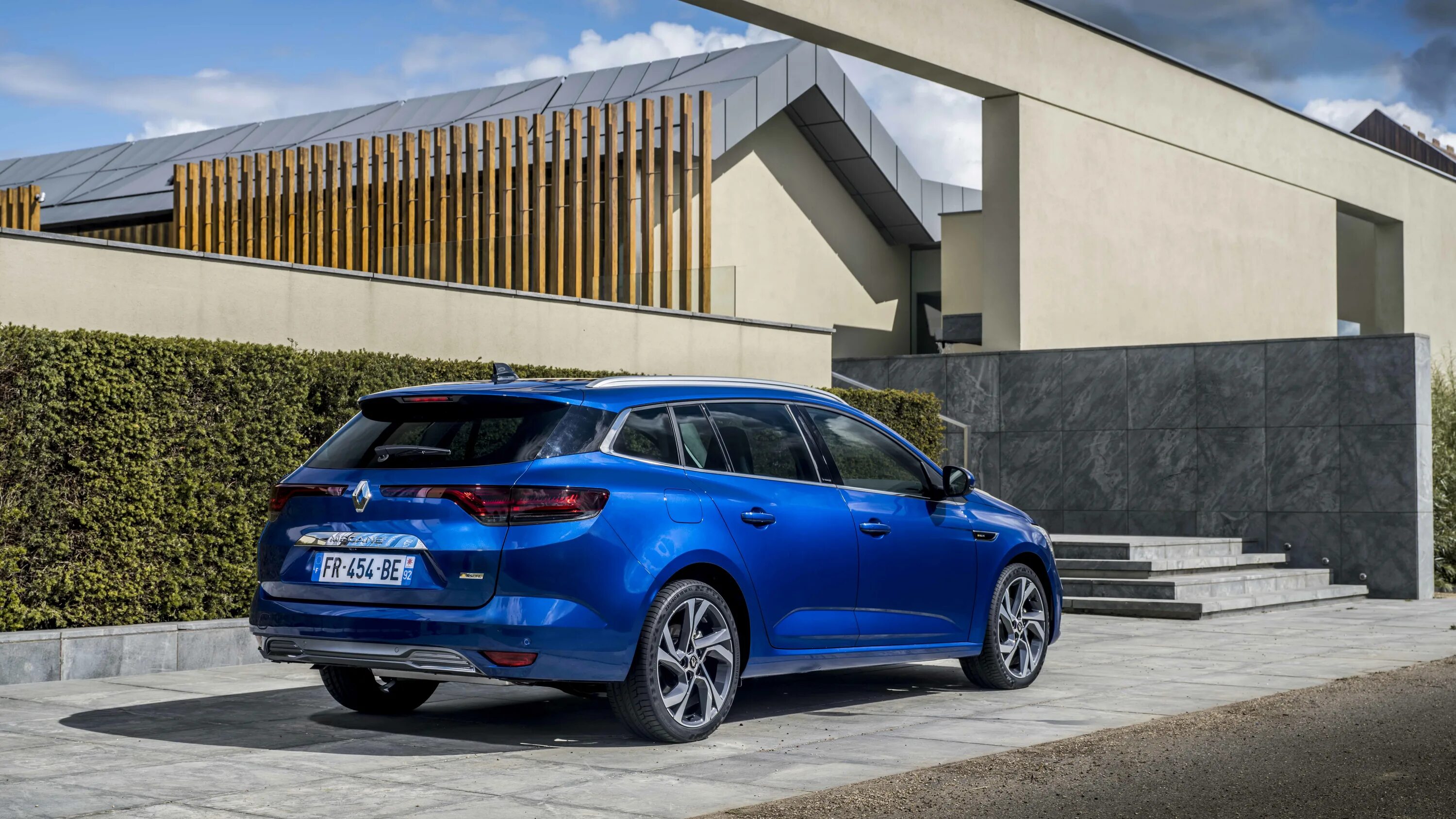 Рено меган 4 универсал фото Renault Megane Sport Tourer E-Tech review: new hybrid tested Reviews 2024 Top Ge