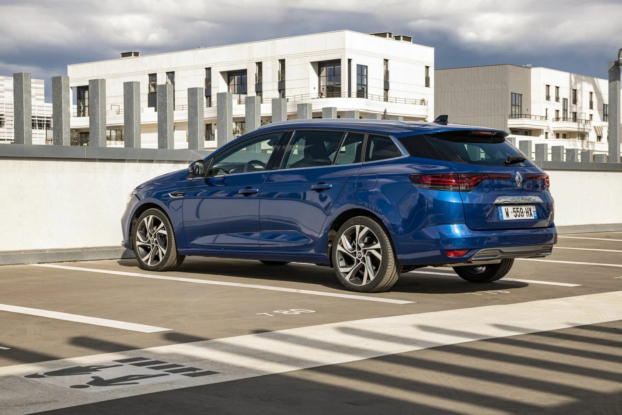 Рено меган 4 универсал фото 2020 Renault Mégane E-TECH Plug-in Hybrid R.S. Line Estate