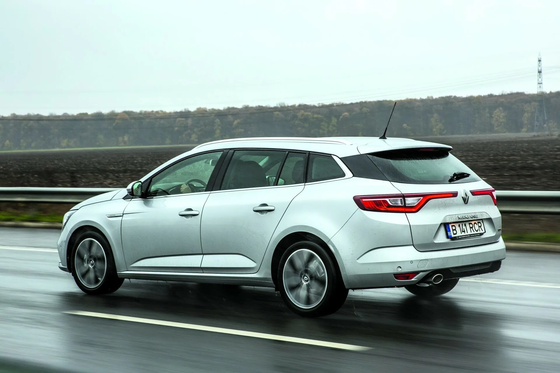 Рено меган 4 универсал фото Renault Megane Estate 1.6 dCi - Eleganța unui pragmatic Headline, Test Drive AUT