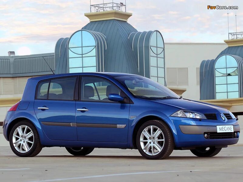 Рено меган 5 фото Renault Megane 5-door ZA-spec 2003–06 photos (800x600)