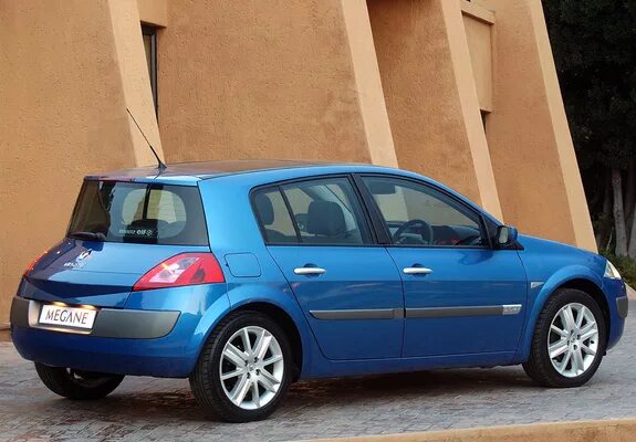 Рено меган 5 фото Renault Megane 5-door ZA-spec 2003–06 images