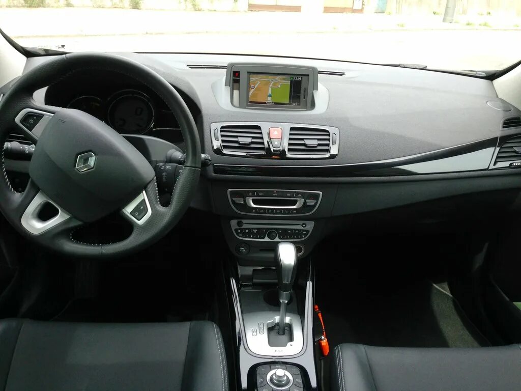 Рено меган автомат фото Аренда Renault Megane SW Автомат 2014 в Праге, Чехия - Бронь онлайн