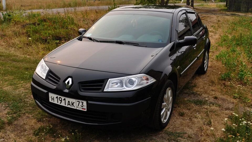 Рено меган черная фото Renault Megane II 1.6 бензиновый 2006 чёрный металлик 1.6 на DRIVE2