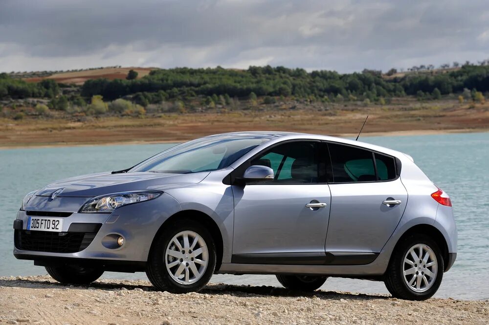 Рено меган фото Renault Megane 3 поколение (2008 - 2012) Хэтчбек 5 дв - технические характеристи