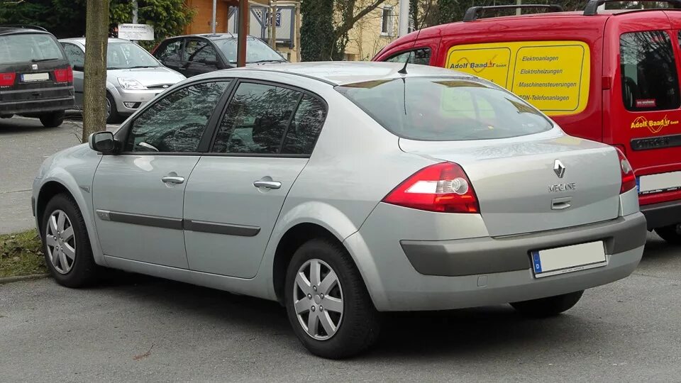 Рено меган фото седан Renault Megane II 1.6 бензиновый 2006 серебряный металик 1.6 на DRIVE2