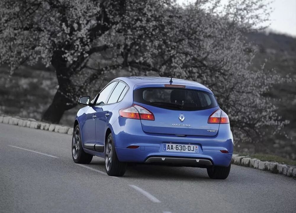 Рено меган фото сзади 2011 Renault Megane GT