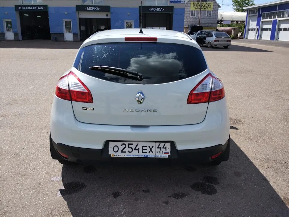 Рено меган фото сзади Тонировка задней полусферы 5% Llumar - Renault Megane III, 1,6 л, 2013 года стай