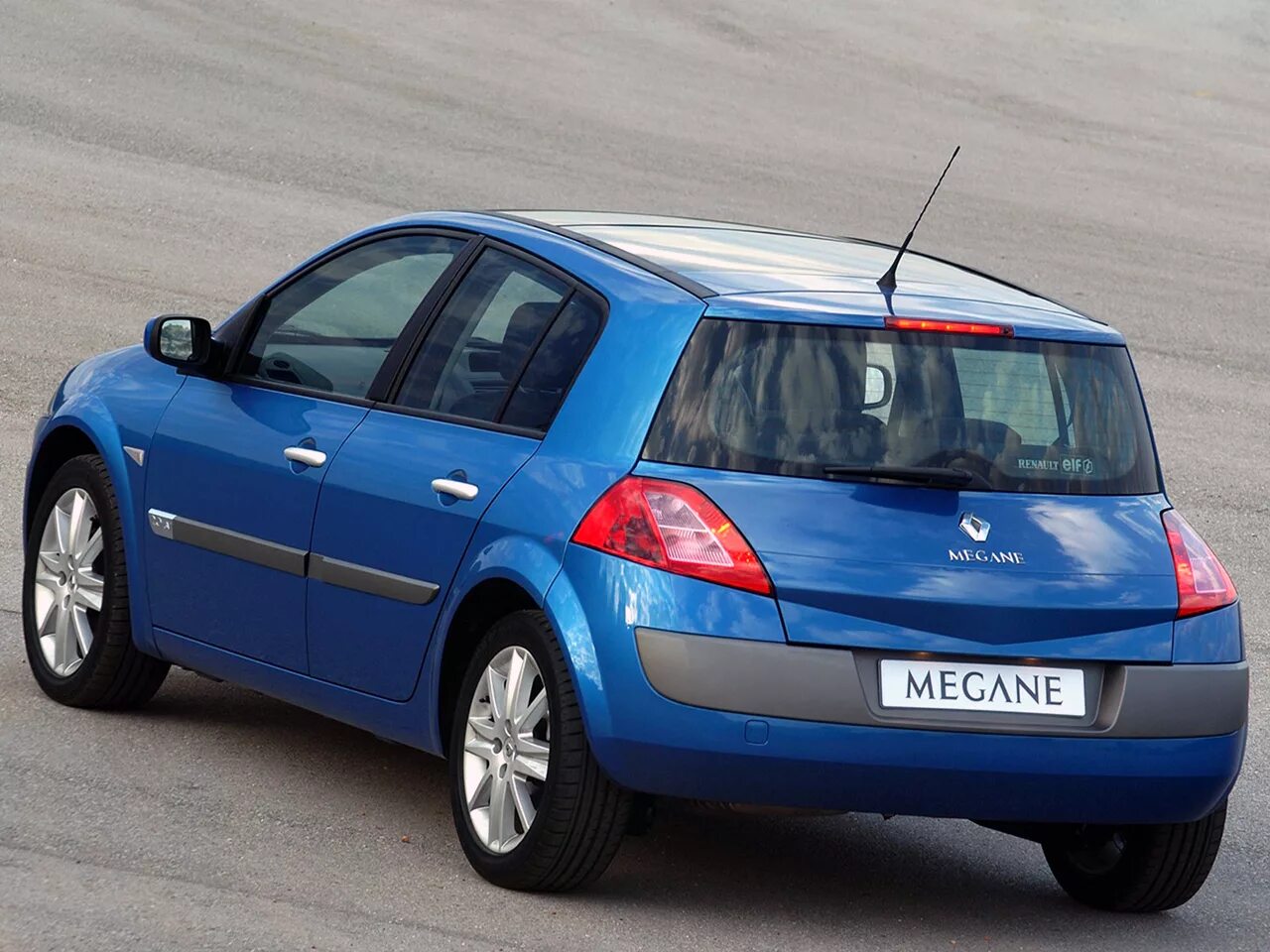 Рено меган фото цена 2002 Renault Megane 1.4 16V Authentique Basis full specifications