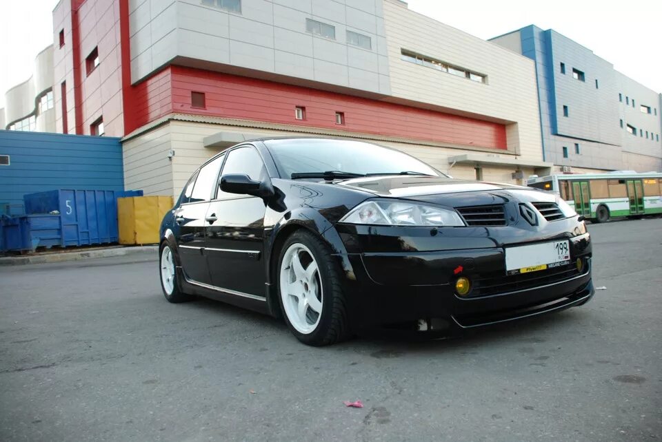 Рено меган тюнинг фото Пофоткался - Renault Megane II, 2 л, 2005 года фотография DRIVE2