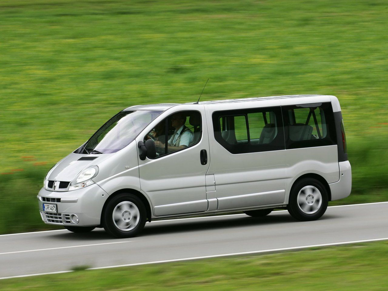 Рено микроавтобус фото Renault Trafic II 2001 - 2006 Минивэн: кузов, класс, тип и объём двигателя, коро