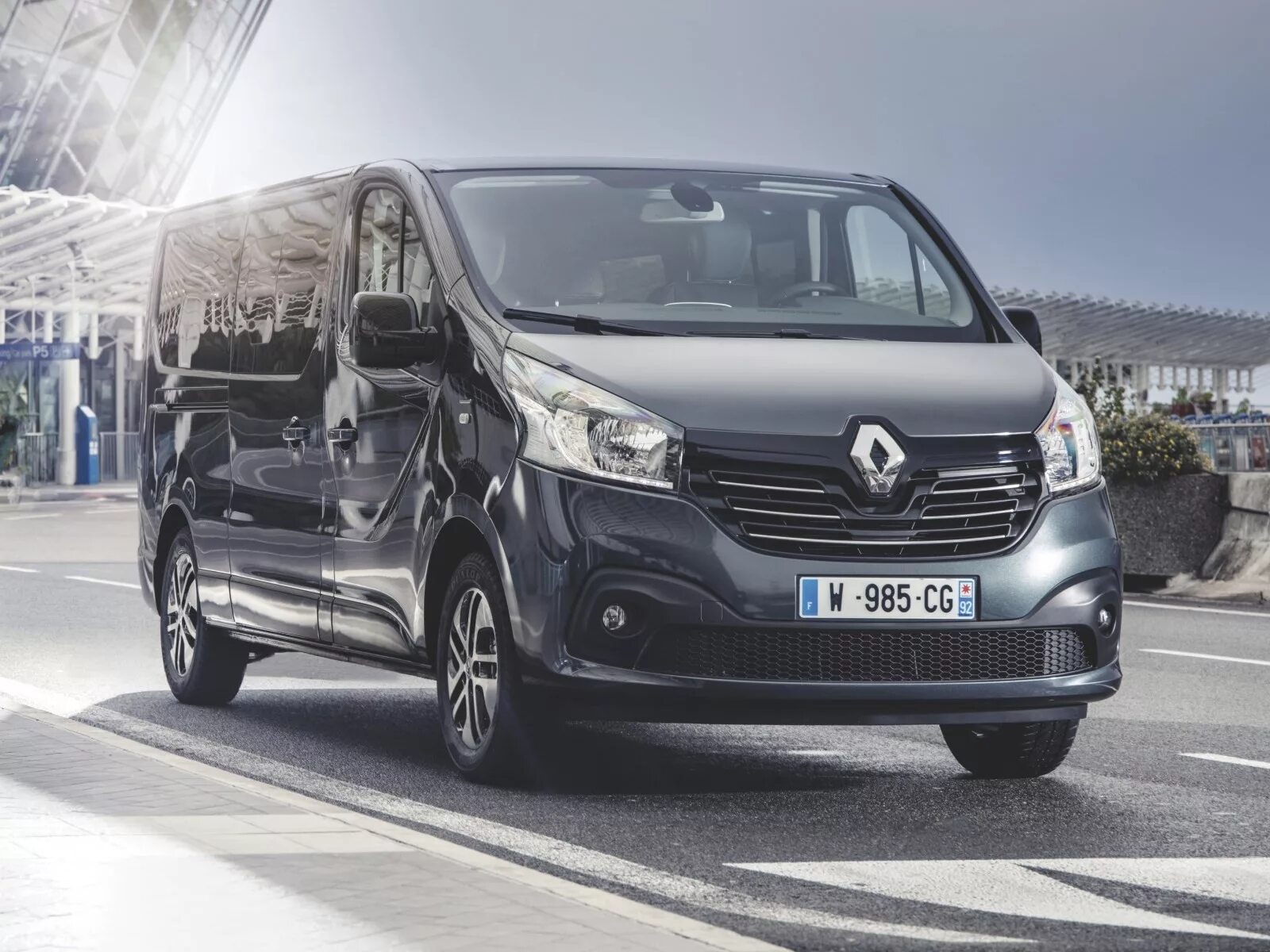 Рено минивэны все модели фото Известна линейка моторов бизнес-минивэна Renault Trafic SpaceClass - КОЛЕСА.ру -