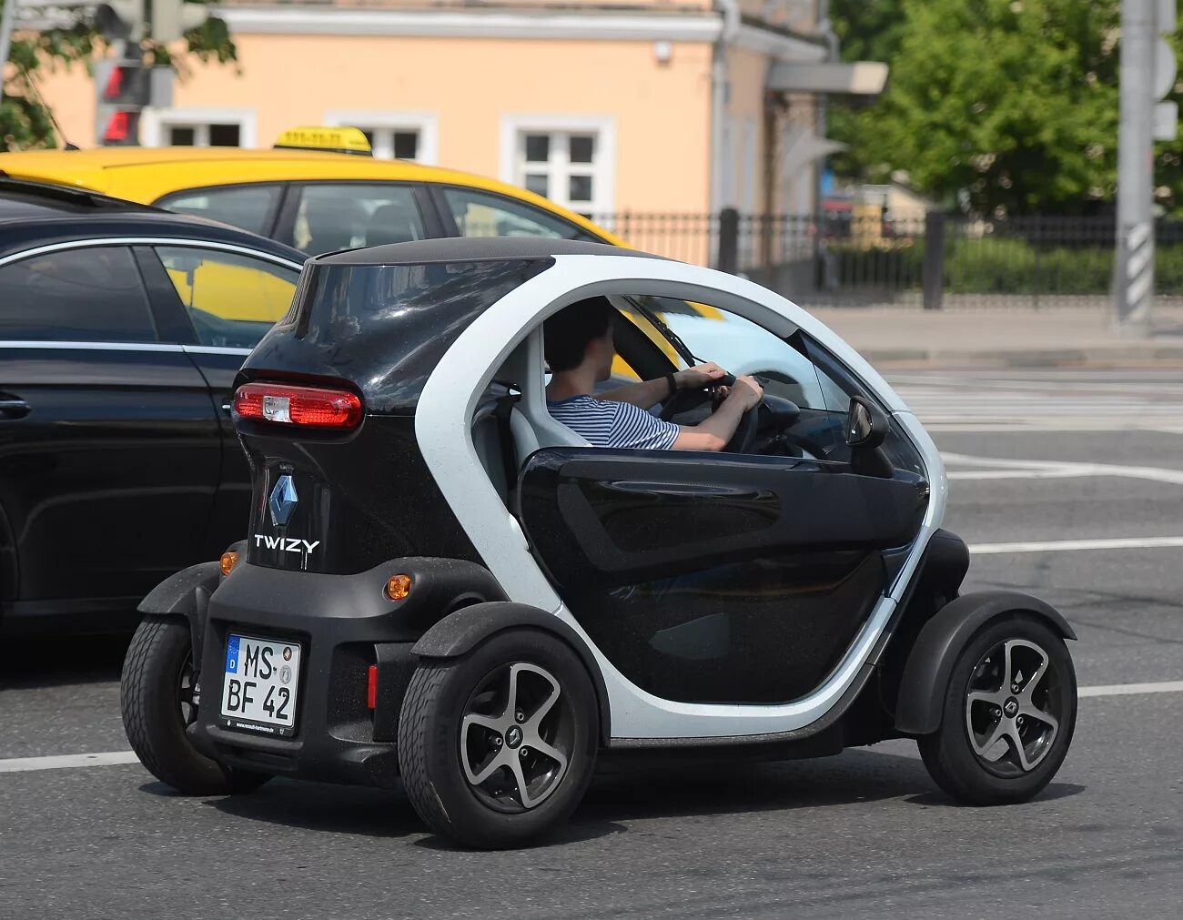 Рено одноместный автомобиль фото и цена "MS BF 42" фото Renault Twizy Z.E.. Германия