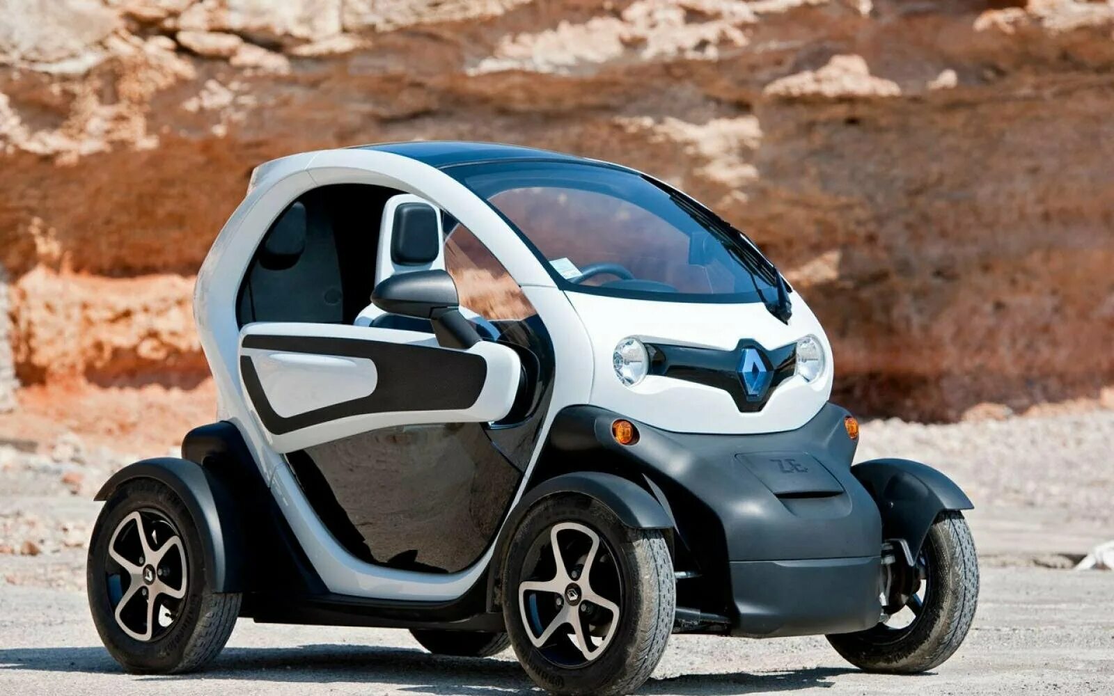 Рено одноместный автомобиль фото и цена Renault Twizy - маневренный ультракомпактный электромобиль для коротких поездок 