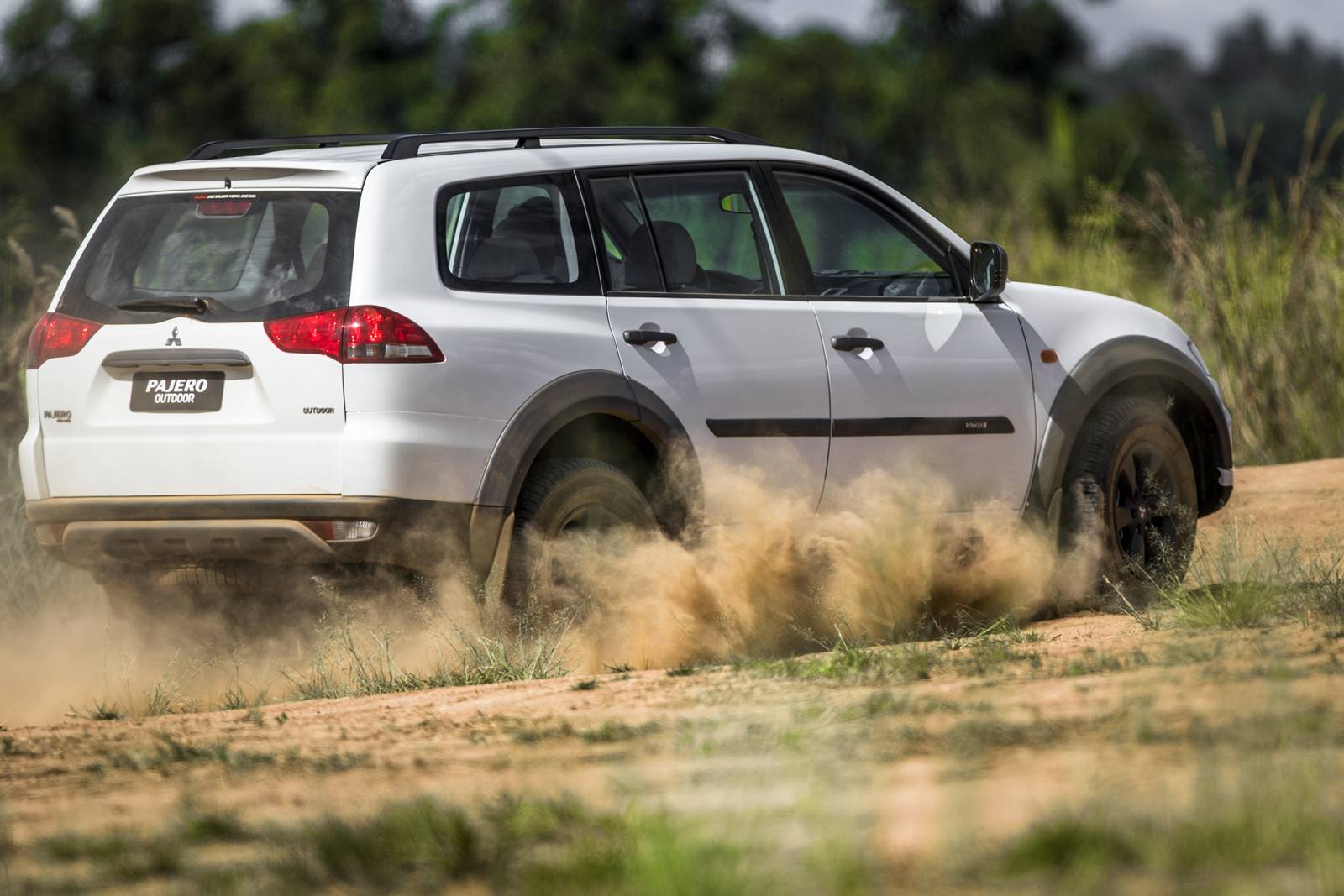 Рено паджеро фото Mitsubishi Pajero Outdoor: preço parte de R$ 165.990 reais