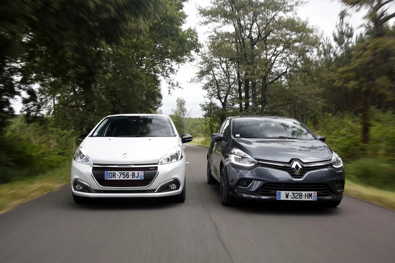 Рено пежо фото Essai comparatif : la Renault Clio restylée défie la Peugeot 208 ! - Peugeot - A