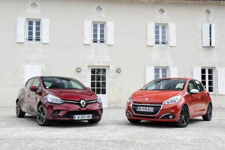 Рено пежо фото Comparatif Renault Clio restylée vs Peugeot 208 : match retour Renault clio, Peu