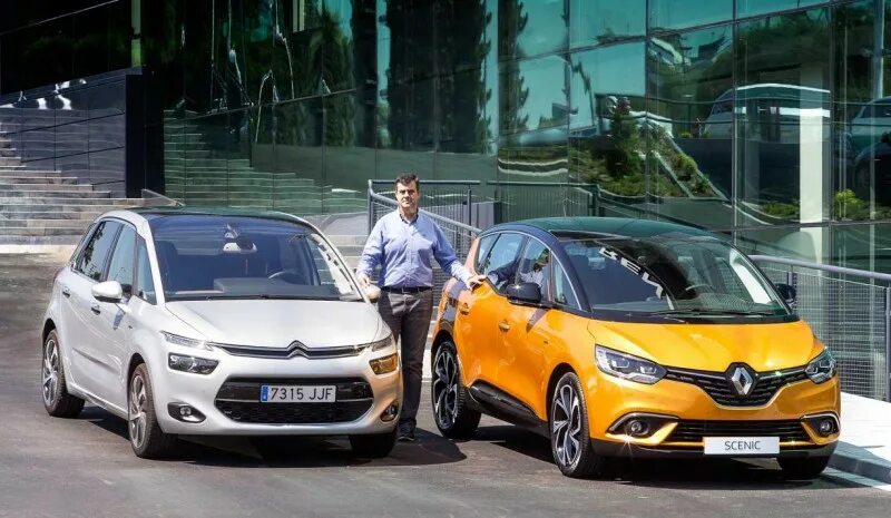 Рено пикассо фото Renault Scénic vs Citroën C4 Picasso: family duel of the year