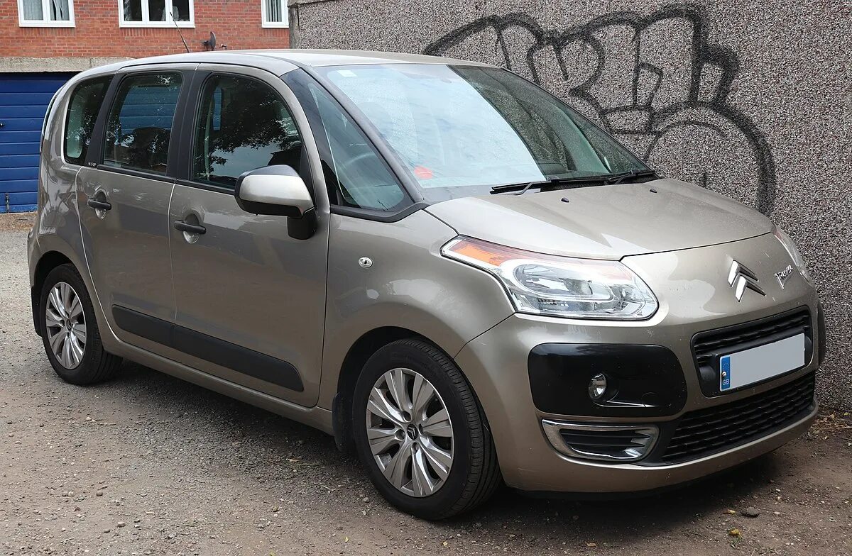 Рено пикассо фото Berkas:2010 Citroen C3 Picasso VTR Plus HDi 1.6 Front.jpg - Wikipedia bahasa Ind