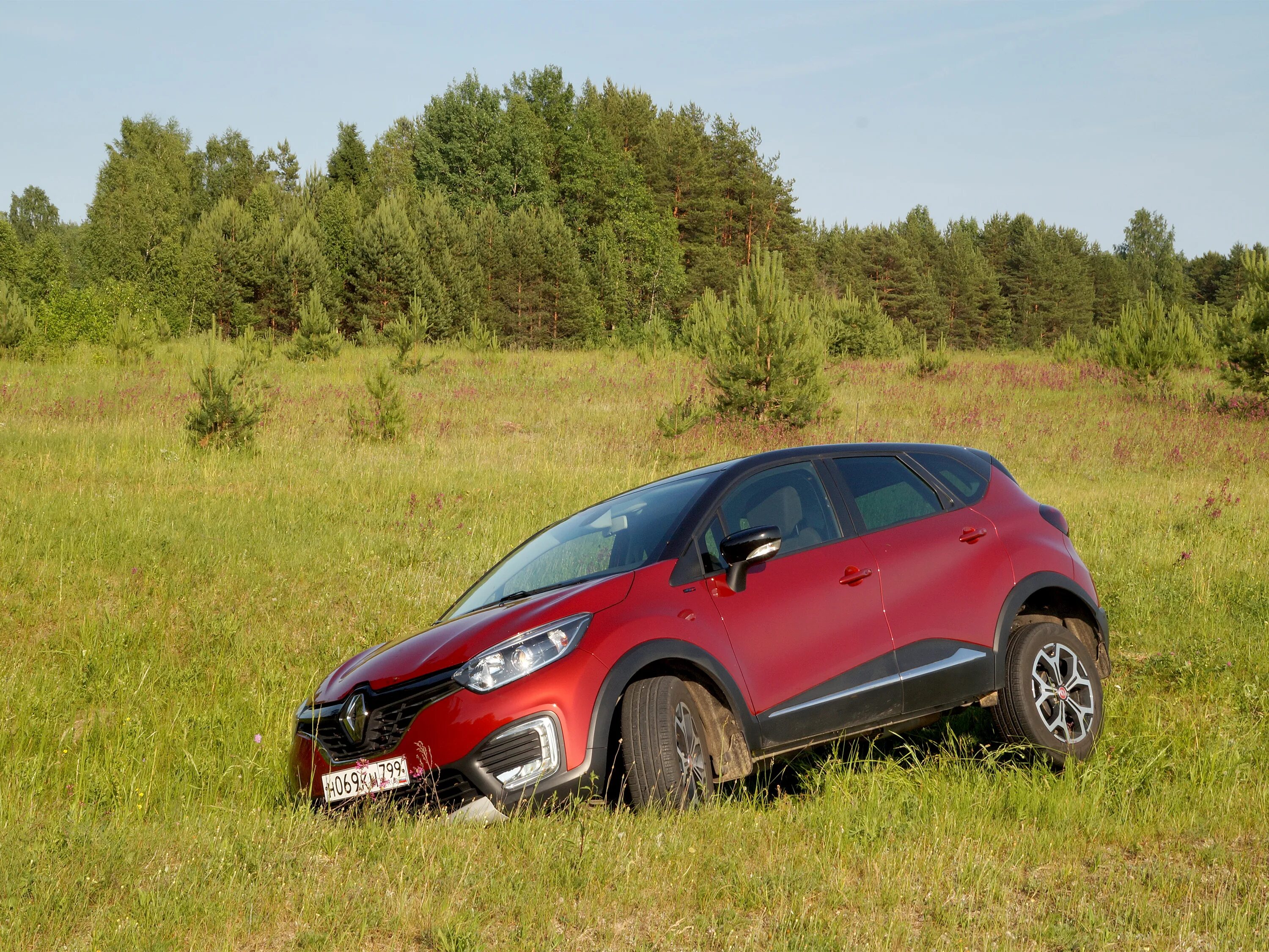 Рено полный привод фото Фото Renault Kaptur (2016 - 2019) поколение I - Берем правее, здесь овражек глуб