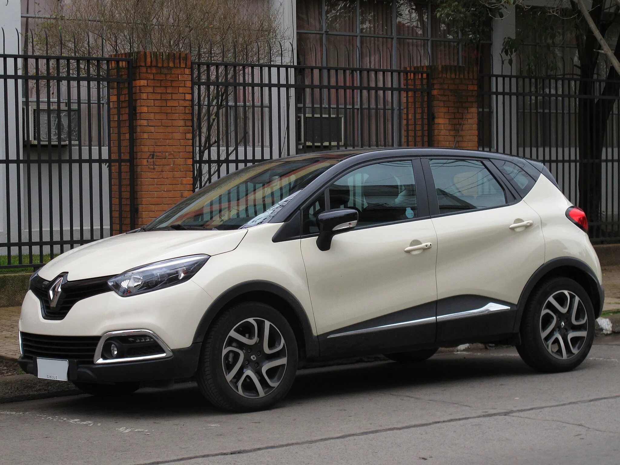 Рено с черной крышей фото Renault Captur 2017 года: фотогалерея Авто-мото orion-tennis.ru